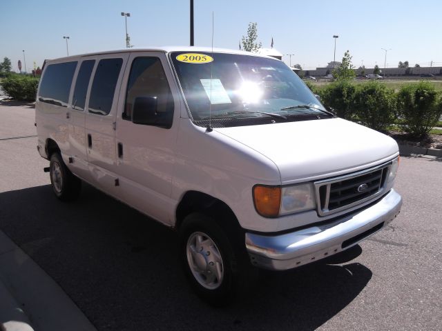 2005 Ford Econoline Wagon 2dr Cpe V6 Manual GT