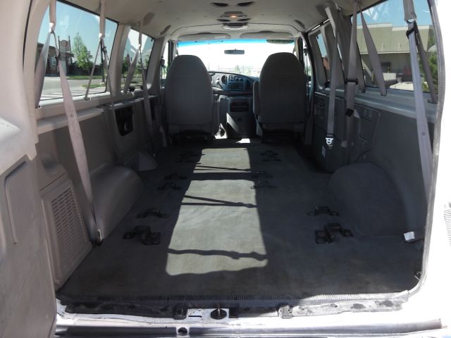 2005 Ford Econoline Wagon 2dr Cpe V6 Manual GT