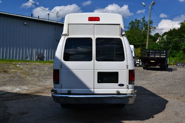 2006 Ford Econoline Wagon 2dr Cpe V6 Manual GT