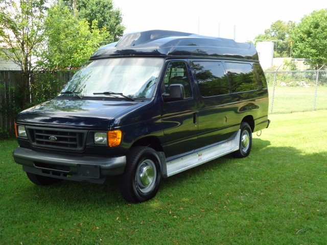 2006 Ford Econoline Wagon 2dr Cpe V6 Manual GT