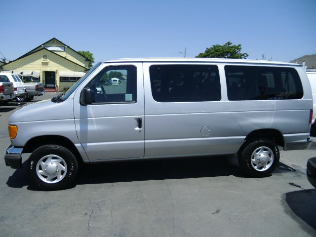 2006 Ford Econoline Wagon 2dr Cpe V6 Manual GT