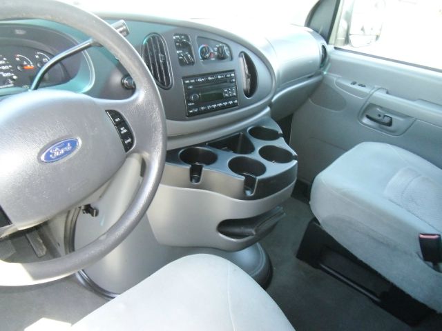 2006 Ford Econoline Wagon 2dr Cpe V6 Manual GT