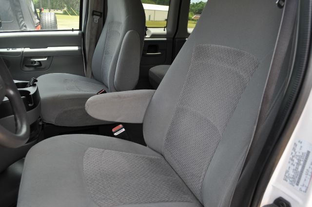 2006 Ford Econoline Wagon 2dr Cpe V6 Manual GT