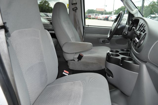 2006 Ford Econoline Wagon 2dr Cpe V6 Manual GT