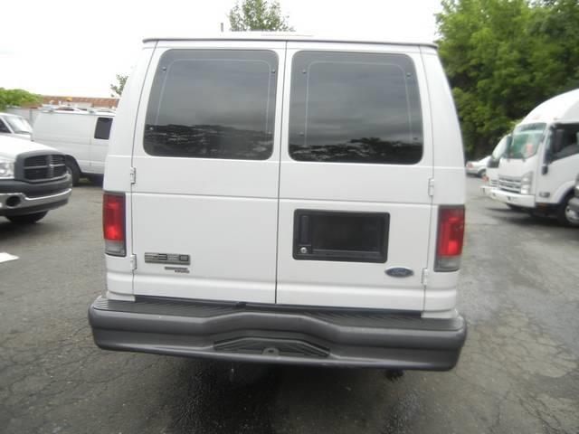 2006 Ford Econoline Wagon Siverado 4x4 Truck