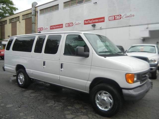 2006 Ford Econoline Wagon Siverado 4x4 Truck