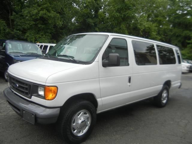 2006 Ford Econoline Wagon Siverado 4x4 Truck