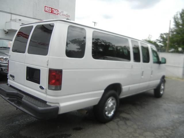 2006 Ford Econoline Wagon Siverado 4x4 Truck