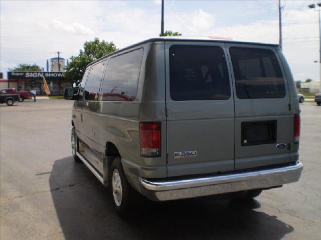 2006 Ford Econoline Wagon 4dr Sdn 4.2L Quattro Auto AWD Sedan