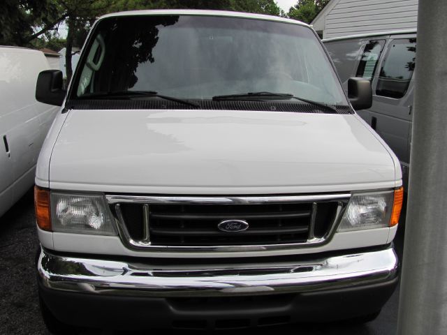 2006 Ford Econoline Wagon 2dr Cpe V6 Manual GT