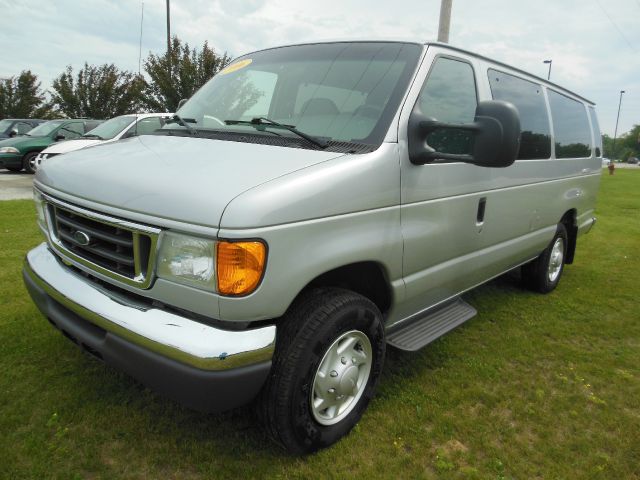 2006 Ford Econoline Wagon 2dr Cpe V6 Manual GT