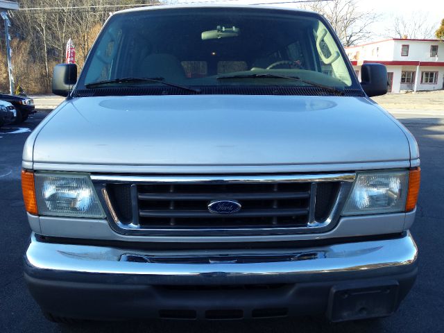 2006 Ford Econoline Wagon 2dr Cpe V6 Manual GT