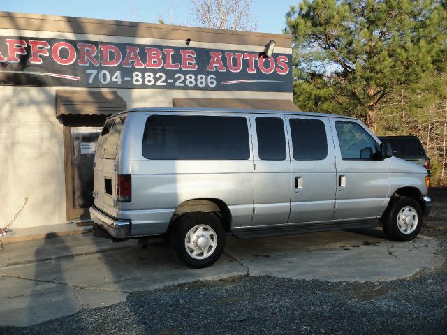 2007 Ford Econoline Wagon 2dr Cpe V6 Manual GT