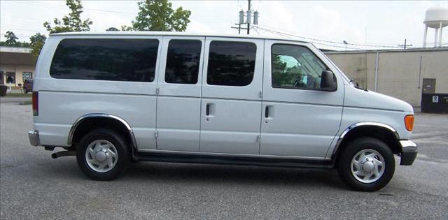2007 Ford Econoline Wagon 1500 SLT 4X4