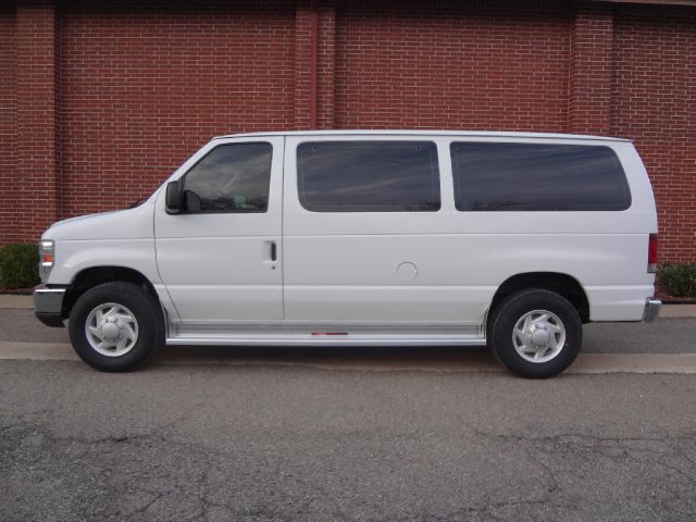 2008 Ford Econoline Wagon 2dr Cpe V6 Manual GT