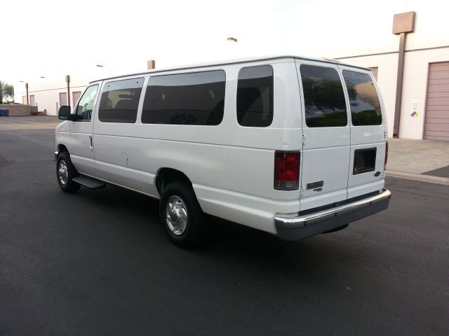 2008 Ford Econoline Wagon 4dr 4WD SLE Commercial