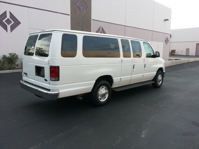 2008 Ford Econoline Wagon 4dr 4WD SLE Commercial