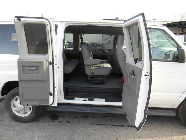 2009 Ford Econoline Wagon 2dr Cpe V6 Manual GT