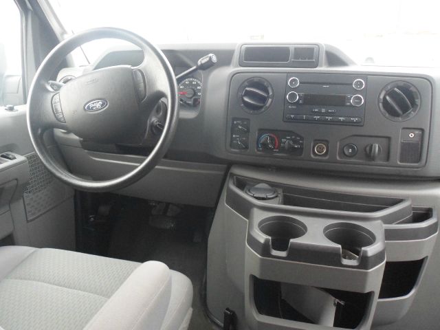 2009 Ford Econoline Wagon 4dr 4WD SLE Commercial