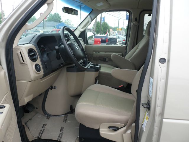 2009 Ford Econoline Wagon 2dr Cpe V6 Manual GT
