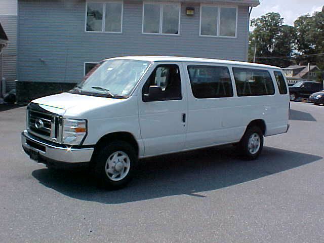 2009 Ford Econoline Wagon 2dr Cpe V6 Manual GT