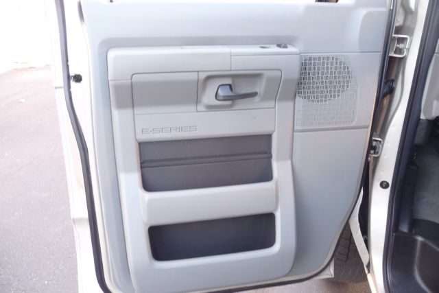 2009 Ford Econoline Wagon 2dr Cpe V6 Manual GT