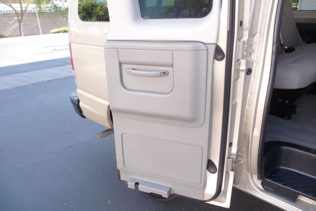 2009 Ford Econoline Wagon 2dr Cpe V6 Manual GT