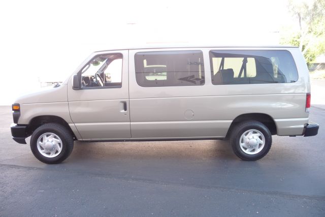 2009 Ford Econoline Wagon 2dr Cpe V6 Manual GT