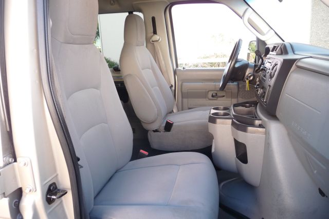 2009 Ford Econoline Wagon 2dr Cpe V6 Manual GT