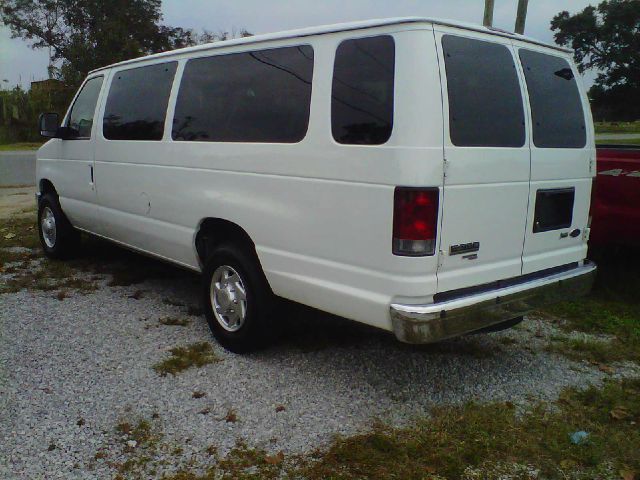 2009 Ford Econoline Wagon 2dr Cpe V6 Manual GT