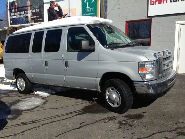 2010 Ford Econoline Wagon 2dr Cpe V6 Manual GT