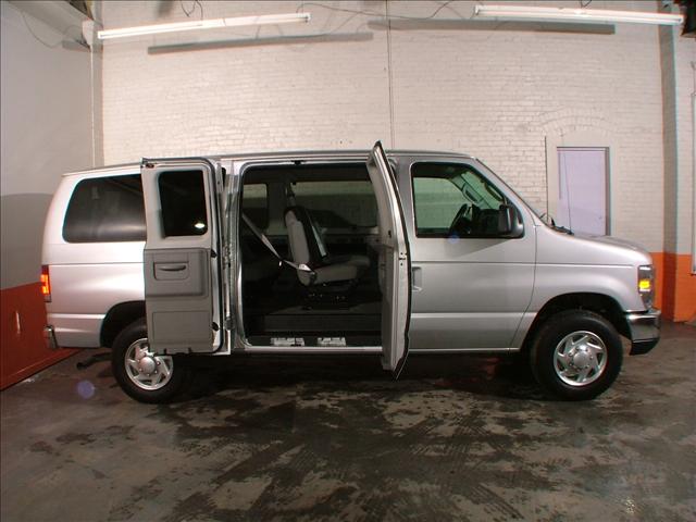 2010 Ford Econoline Wagon ESi