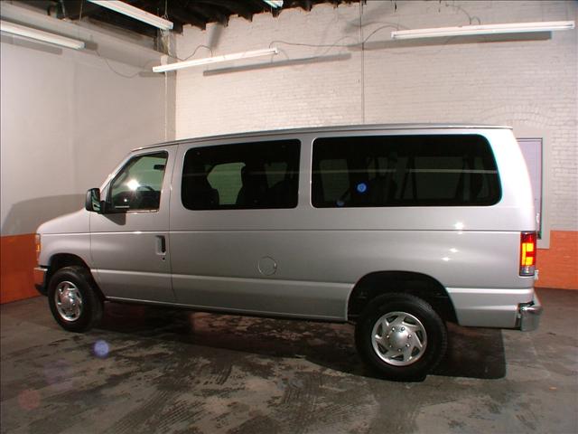 2010 Ford Econoline Wagon ESi