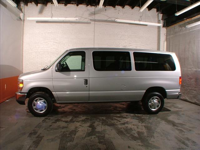 2010 Ford Econoline Wagon ESi