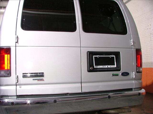 2010 Ford Econoline Wagon ESi