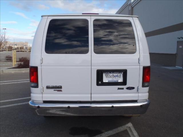 2010 Ford Econoline Wagon Base - Prem. Pkg, White Roof