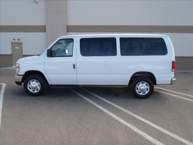 2010 Ford Econoline Wagon Base - Prem. Pkg, White Roof