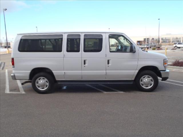 2010 Ford Econoline Wagon Base - Prem. Pkg, White Roof
