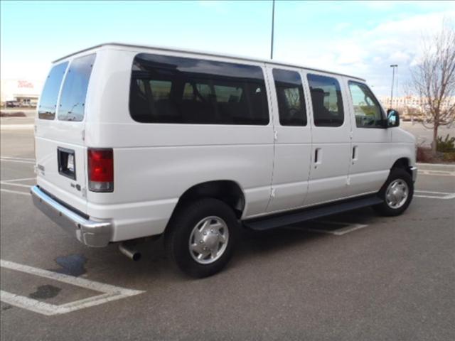 2010 Ford Econoline Wagon Base - Prem. Pkg, White Roof