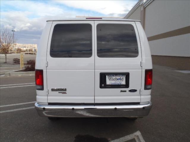 2010 Ford Econoline Wagon Base - Prem. Pkg, White Roof
