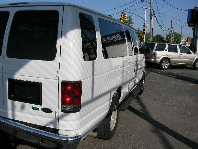 2010 Ford Econoline Wagon Z71, 4X4, LS, XCAB