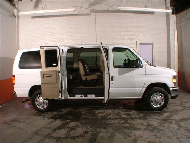 2010 Ford Econoline Wagon ESi