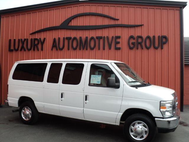 2010 Ford Econoline Wagon Base - Prem. Pkg, White Roof
