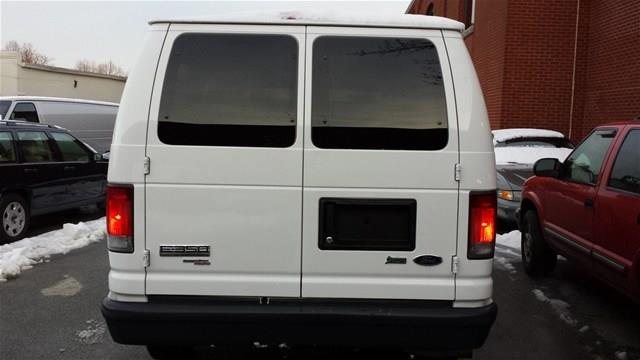 2010 Ford Econoline Wagon 143.5 LTZ
