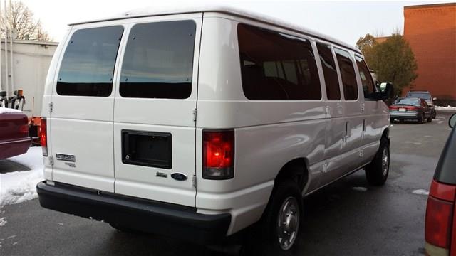 2010 Ford Econoline Wagon 143.5 LTZ