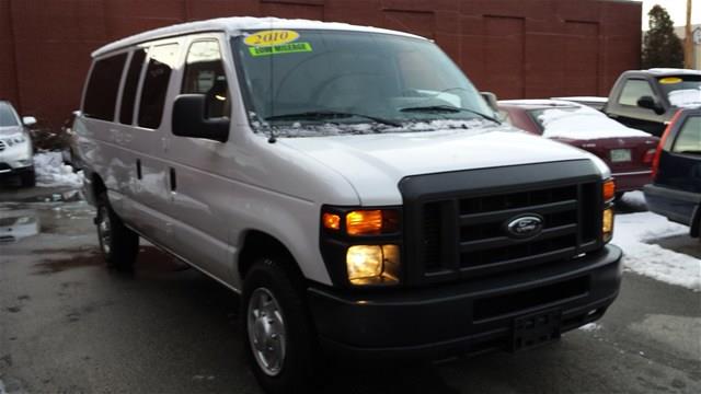 2010 Ford Econoline Wagon 143.5 LTZ