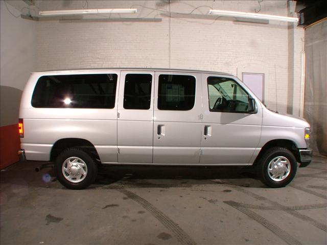2010 Ford Econoline Wagon ESi