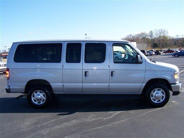 2010 Ford Econoline Wagon ESi