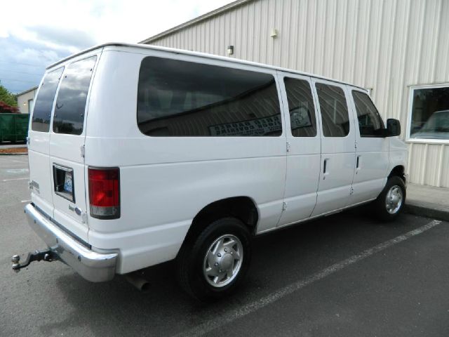 2010 Ford Econoline Wagon 2dr Cpe V6 Manual GT