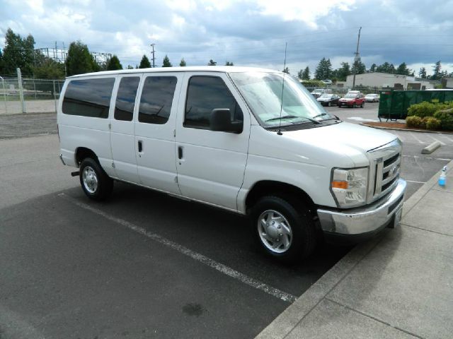 2010 Ford Econoline Wagon 2dr Cpe V6 Manual GT